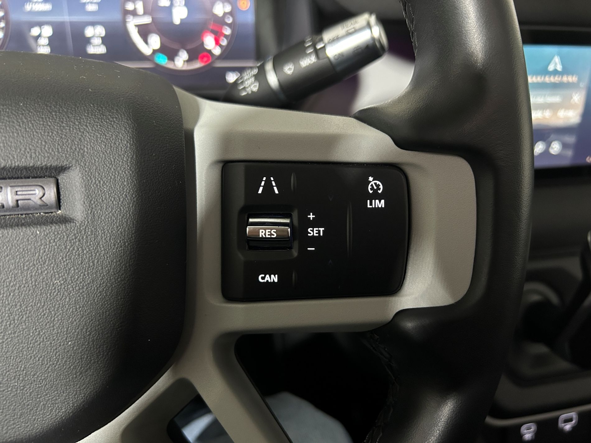 Defender 110 3.0d i6 mhev SE awd 200cv auto - Autoviemme